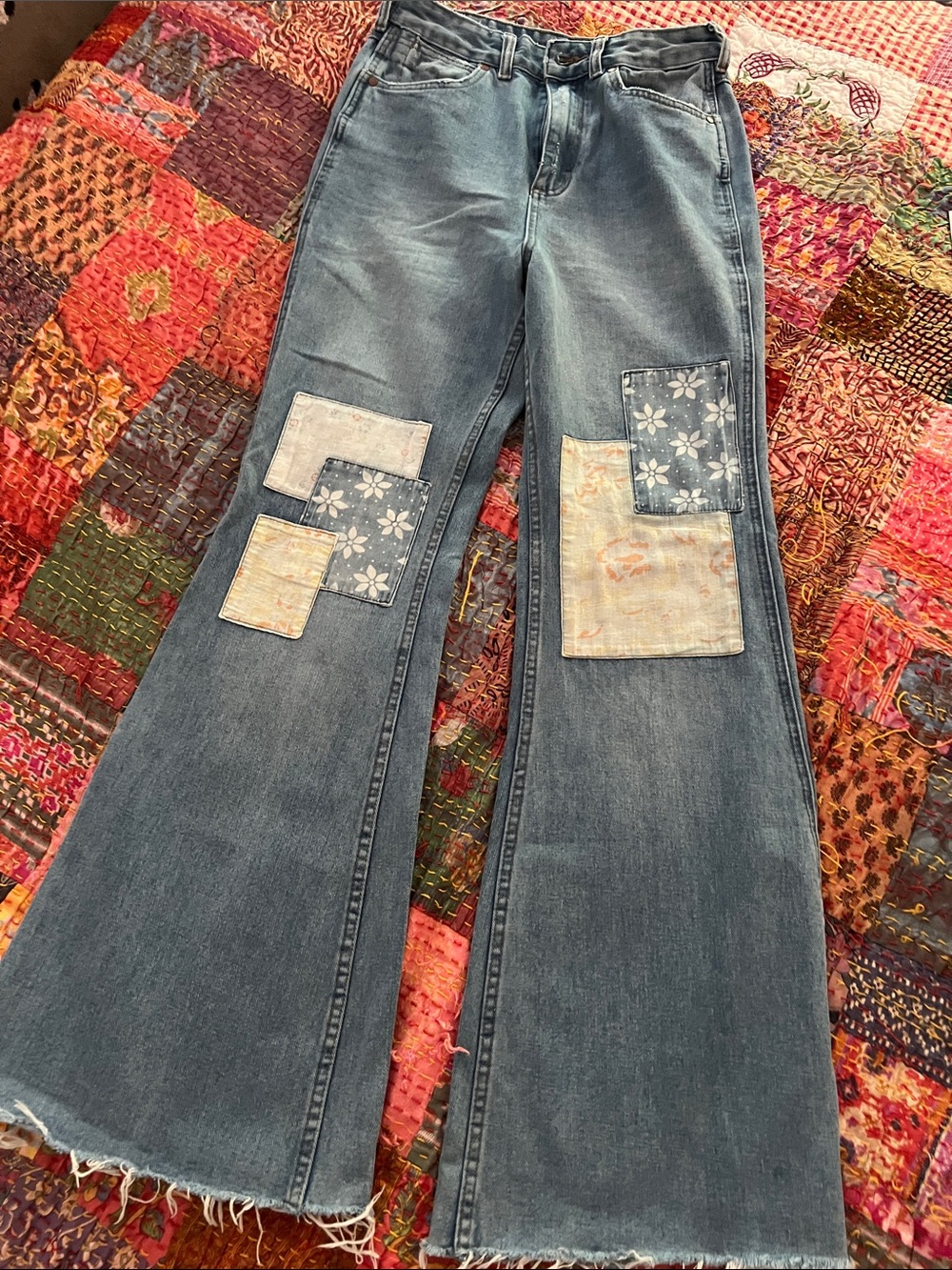 Wrangler women’s flared patchwork Jeans in Washed Blue - Picture 8 of 16